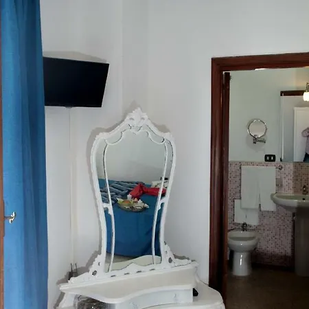 Zo. Ne. Baroque Couette-café 2*